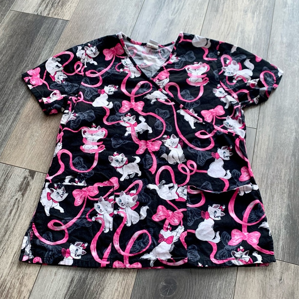 Women’s Scrub Top Disney Aristocats Marie Black w/ White Kittens & Pink Ribbon